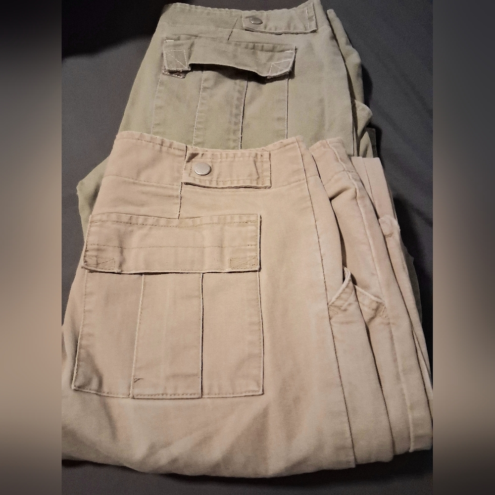 2 Pair Old Navy Womens Cargo Pants in Khaki and Beige, Lot Of 2! - Picture 1 of 7